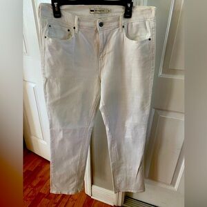 Levi’s/Jeans/ White Jeans/Women’s Size 14/Straight Leg/Excellent Condition.